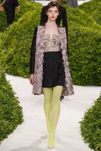 Look 12